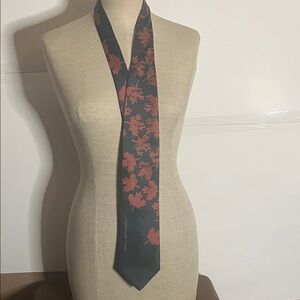 😄Silk tie Canada limited edition numbered 14/300 design office ready